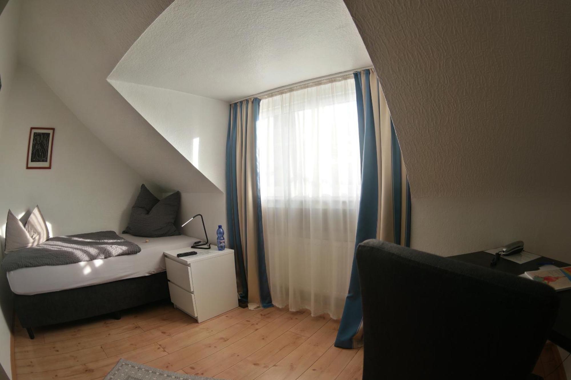 Hotel Merlin Garni 쾰른 객실 사진