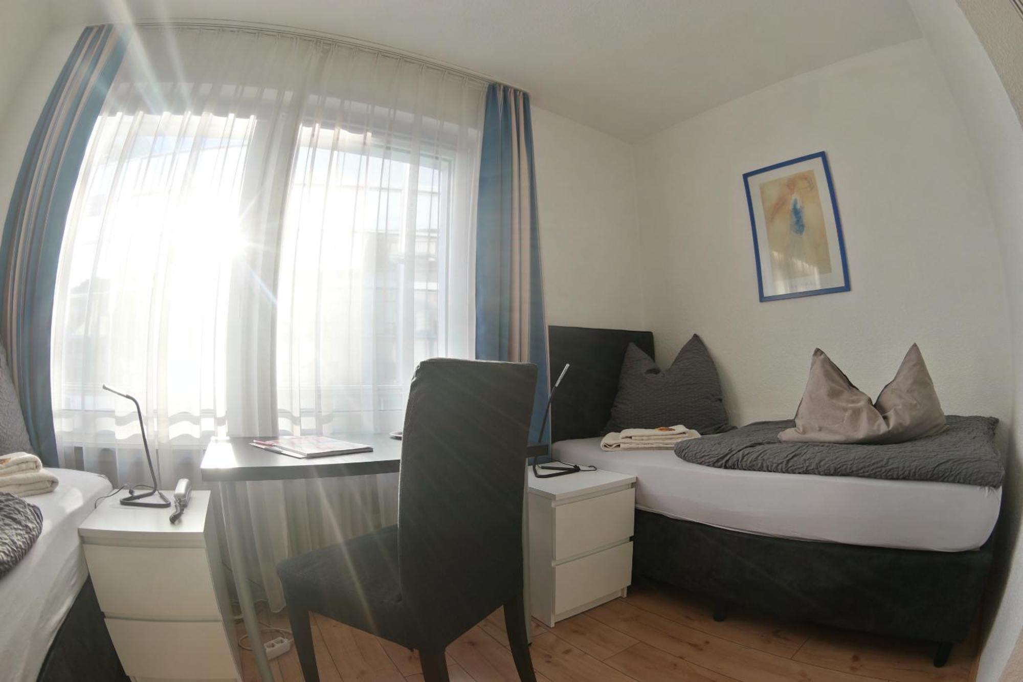 Hotel Merlin Garni 쾰른 객실 사진