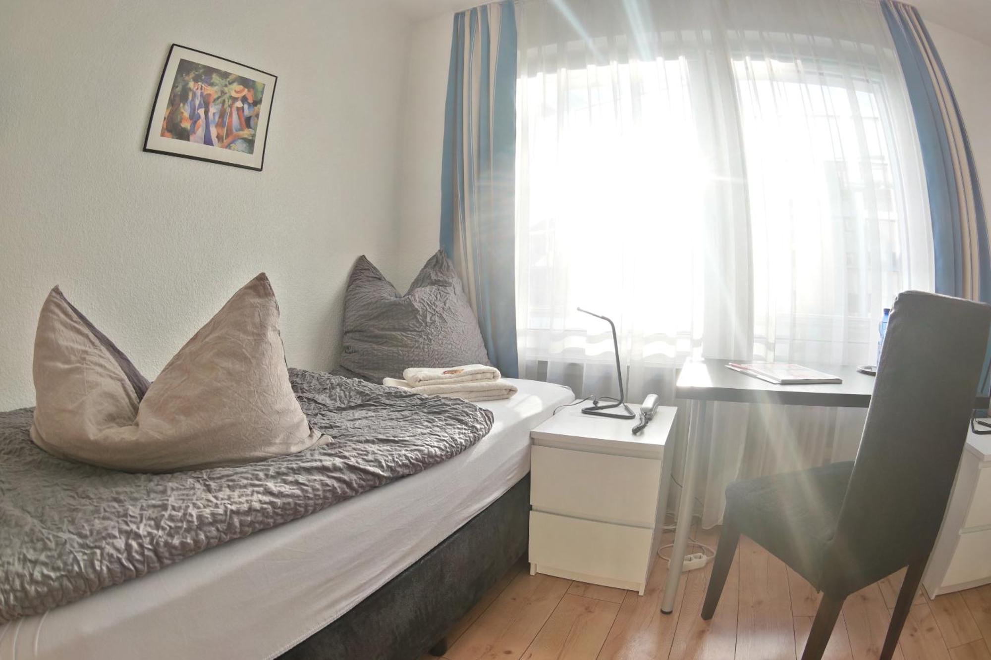 Hotel Merlin Garni 쾰른 객실 사진